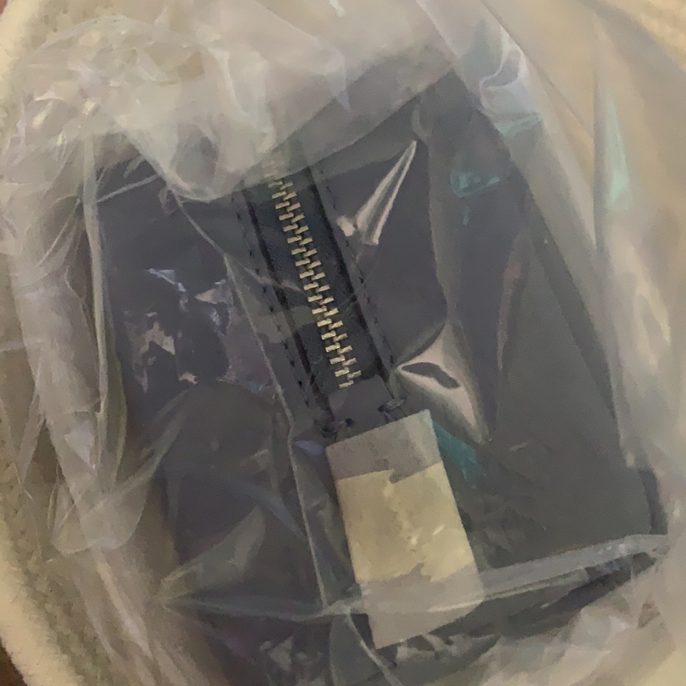 NWT Disney x Coach Cinderella boxy cosmetic case - Picture 5 of 6